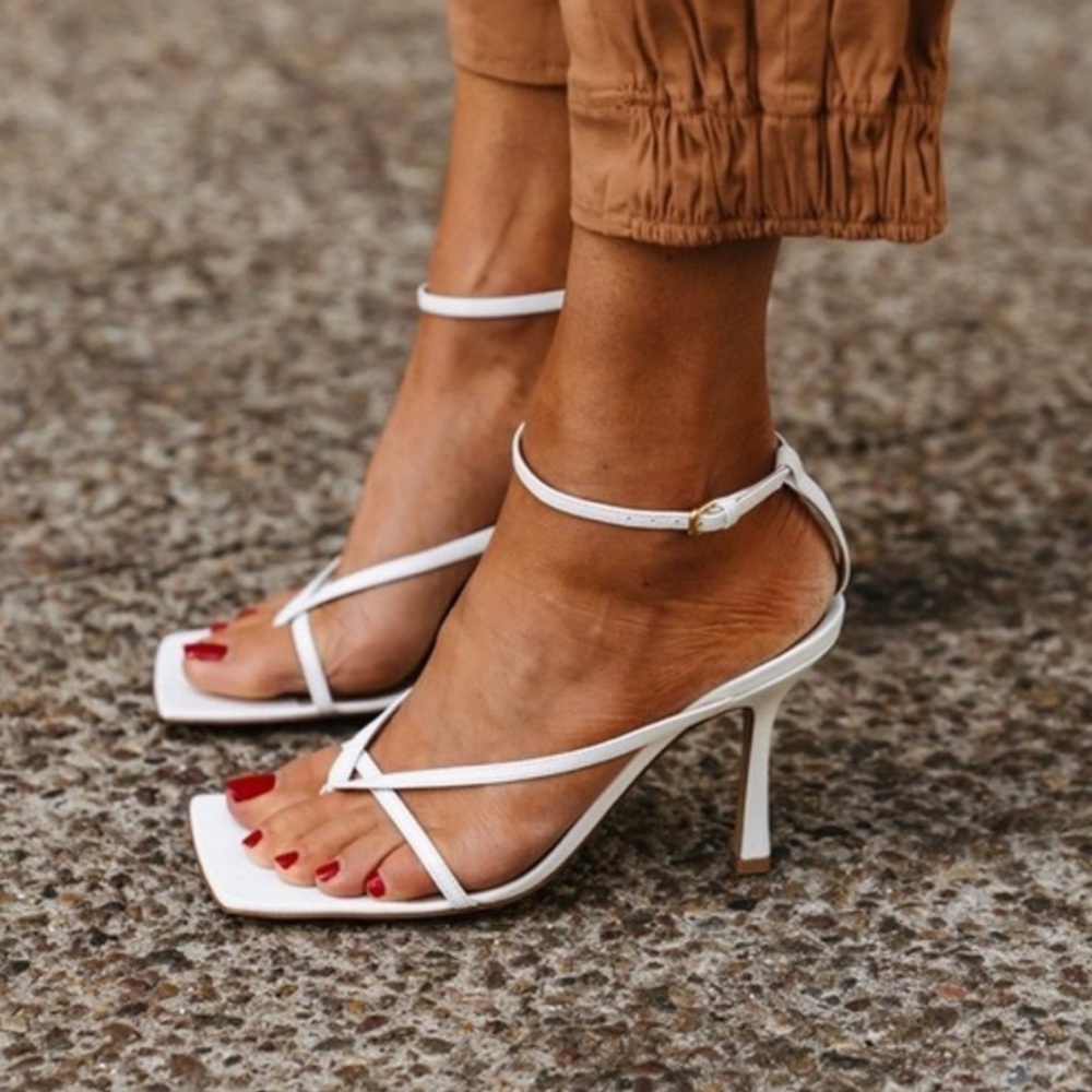 Auth. BOTTEGA VENETA Leather Stretch Toe
Heels